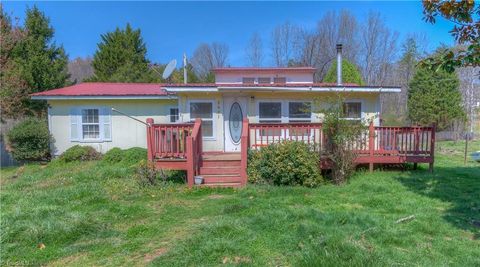 Homes For Sale - 2927 Caney Creek Road<br/> Murphy, NC 28906