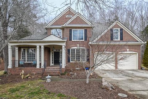 Homes For Sale - 305 Sawgrass Court<br/> Mebane, NC 27302