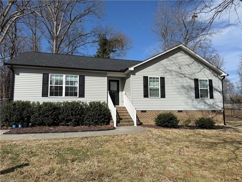 Homes For Sale - 518 Elliott Street<br/> Archdale, NC 27263