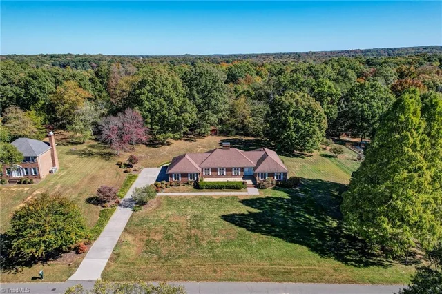 1812 Indian Trail, photo 5 of 48