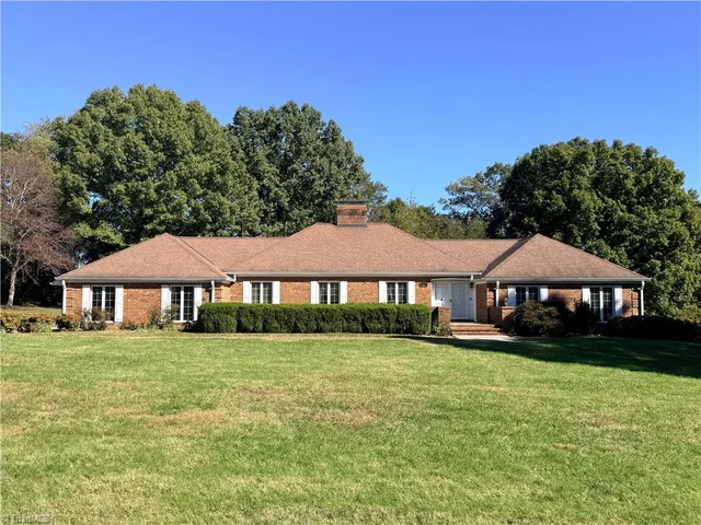 1812 Indian Trail, photo 2 of 48