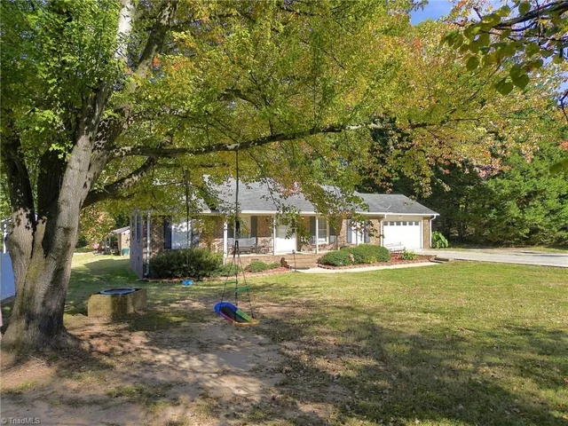2283 Mrs Blanchard Road, photo 4 of 31