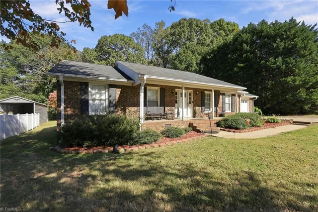 2283 Mrs Blanchard Road, photo 2 of 31