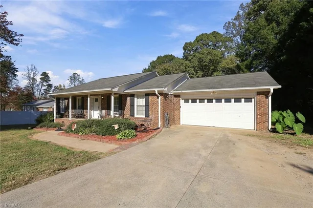 2283 Mrs Blanchard Road, photo 3 of 31