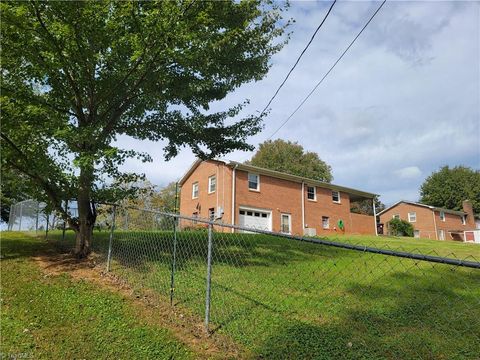 A home in Mount Airy