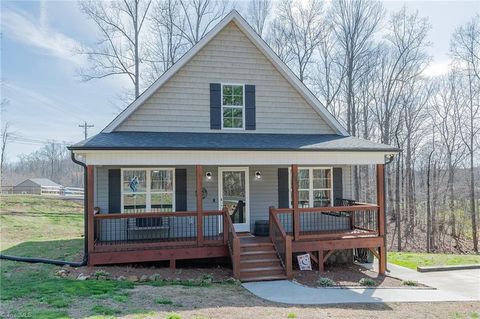 Homes For Sale - 131 Lake Drive 10<br/> Lexington, NC 27292