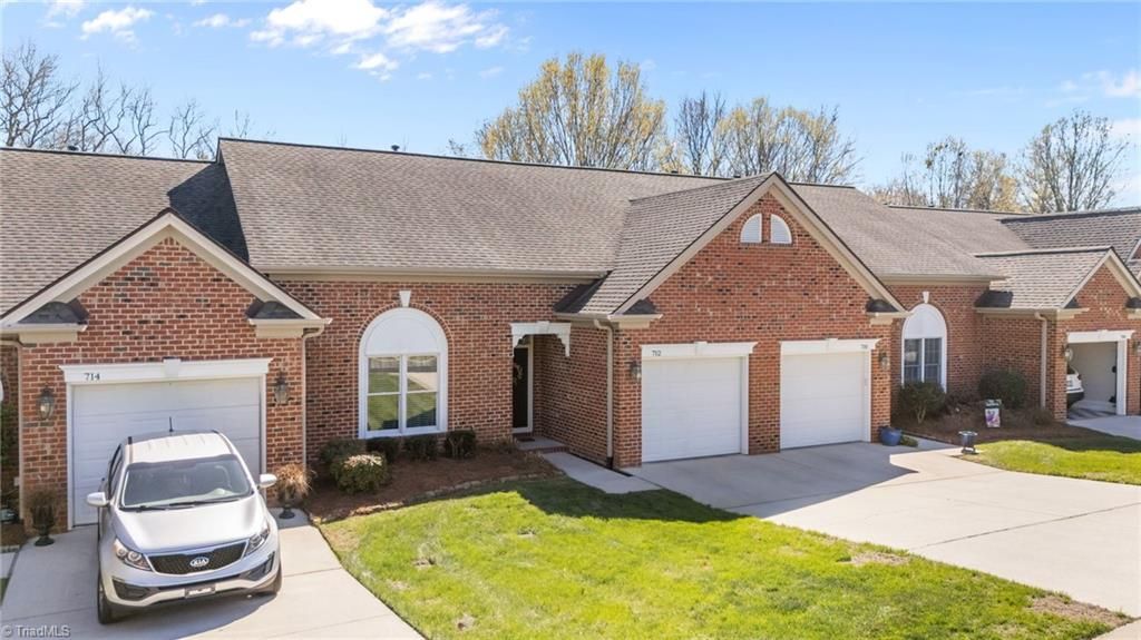 Photo of 712 Vinebury Lane, High Point, NC 27265 (MLS # 1212583)