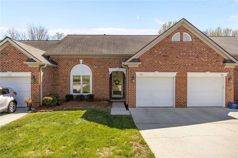 Townhouse For Sale - 712 Vinebury Lane<br/> High Point, NC 27265