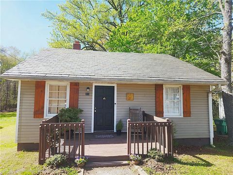Homes For Sale - 319 Avery Avenue<br/> High Point, NC 27265