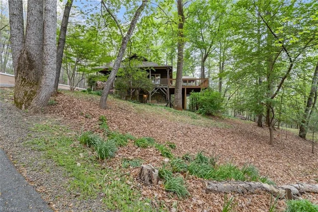 227 Baldwin Drive, photo 2 of 37