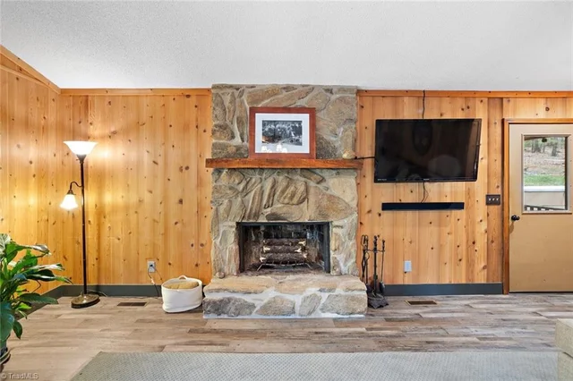 227 Baldwin Drive, photo 3 of 37