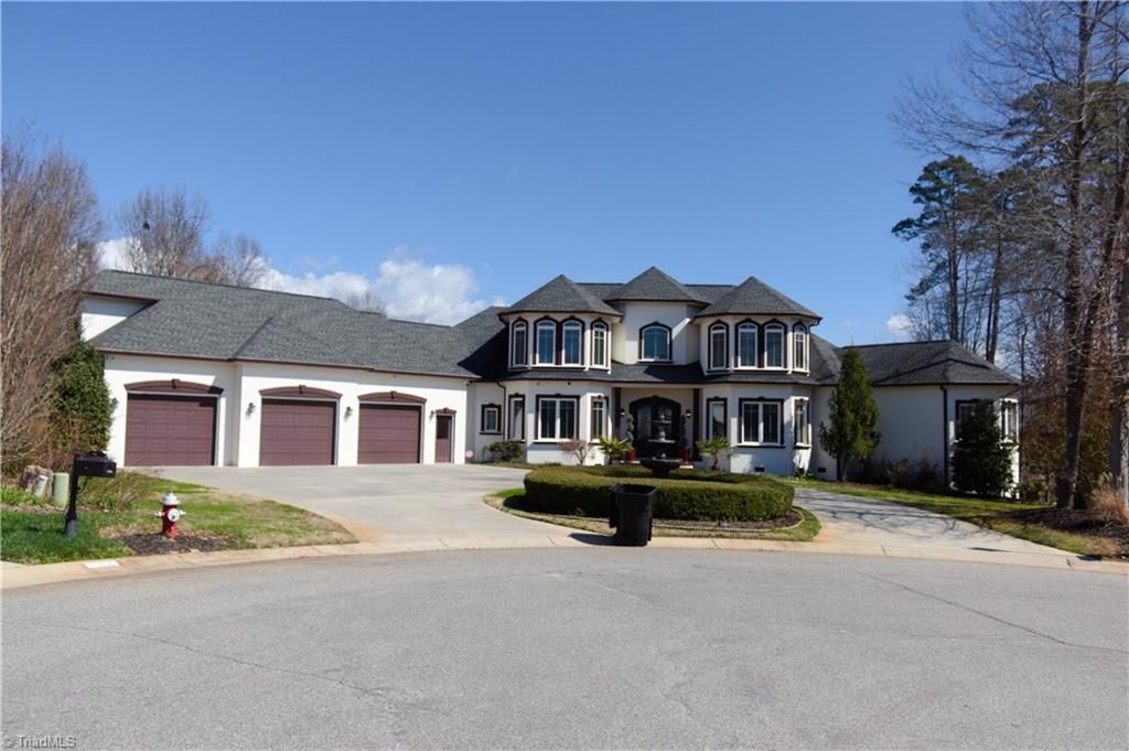 Photo of 1326 Lochshire Drive, Burlington, NC 27215 (MLS # 1212567)