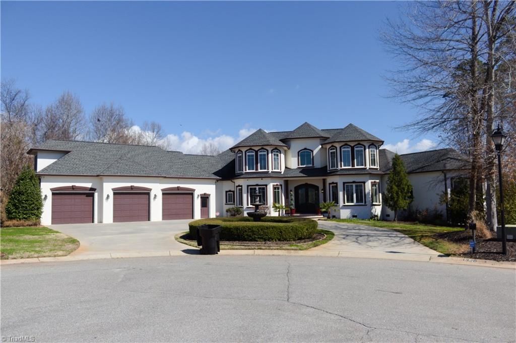 Photo of 1326 Lochshire Drive, Burlington, NC 27215 (MLS # 1212567)