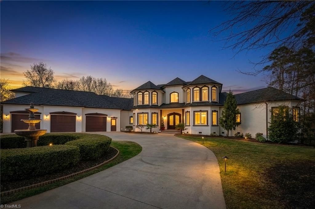 Photo of 1326 Lochshire Drive, Burlington, NC 27215 (MLS # 1212567)