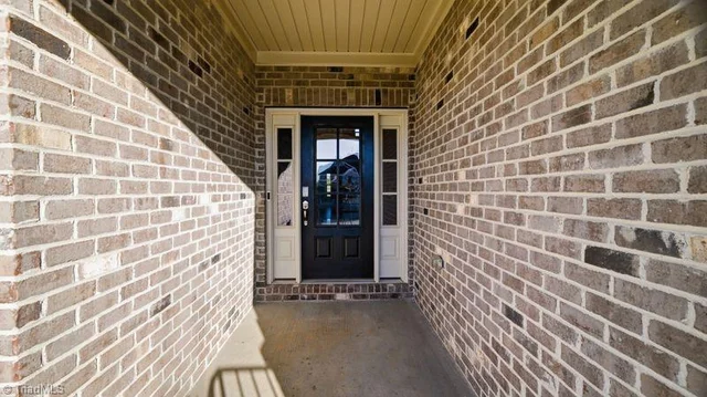 329 Brinkley Circle, photo 5 of 50