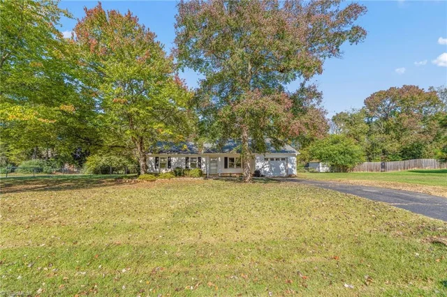 2225 Blue Stone Lane, photo 4 of 42