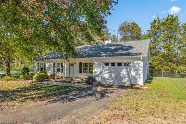 2225 Blue Stone Lane, photo 3 of 42