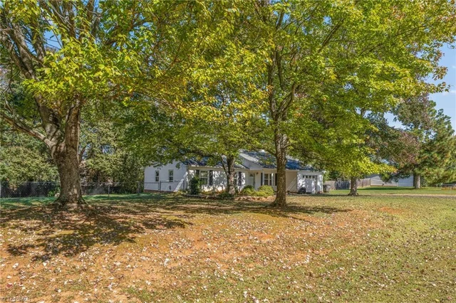 2225 Blue Stone Lane, photo 2 of 42