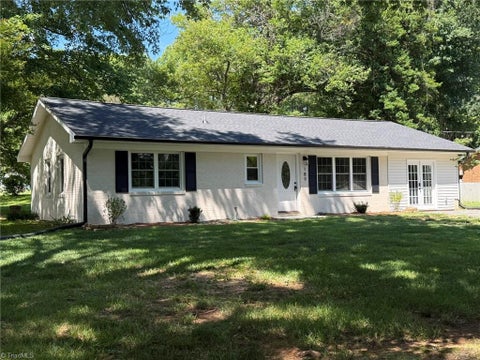 Homes For Sale - 189 W Cleve Street<br/> Mount Airy, NC 27030