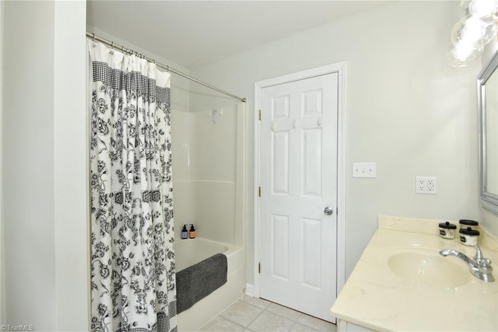 Elon, North Carolina 27244, United States, 2 Bedrooms Bedrooms, ,2 BathroomsBathrooms,Residential,Pending,184379