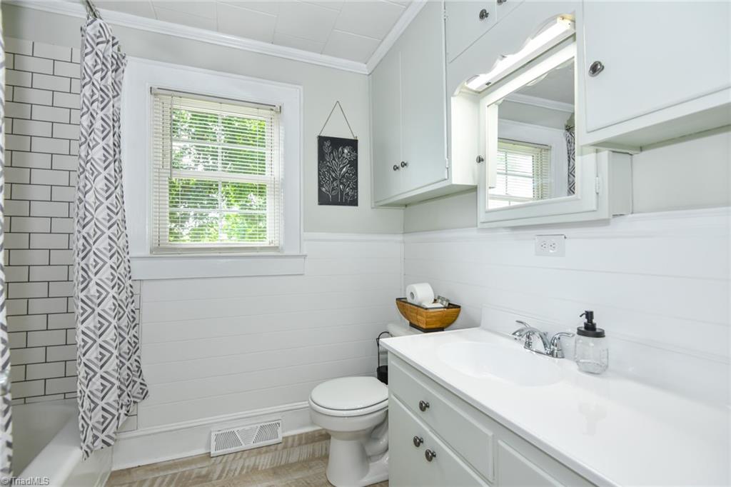 Elon, North Carolina 27244, United States, 2 Bedrooms Bedrooms, ,2 BathroomsBathrooms,Residential,Pending,184379