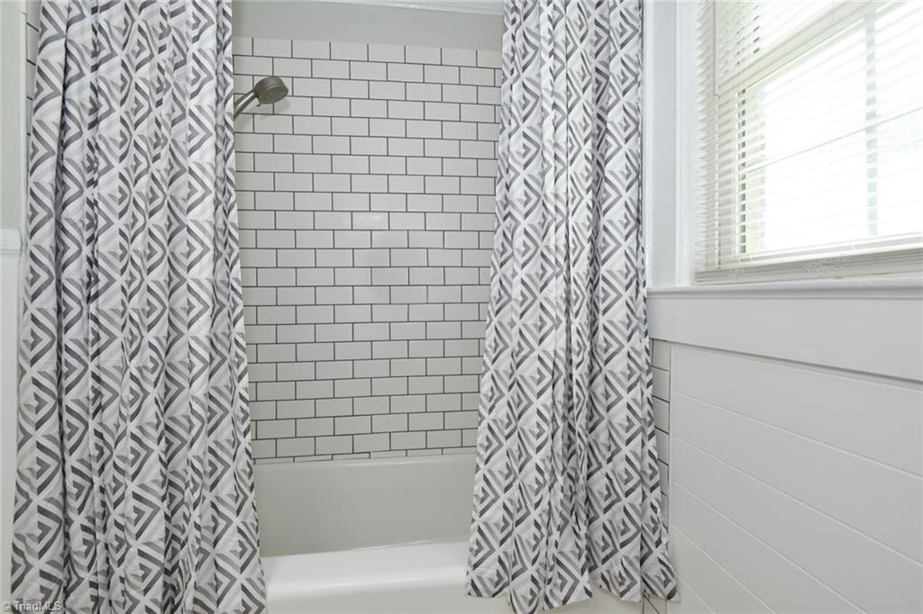 Elon, North Carolina 27244, United States, 2 Bedrooms Bedrooms, ,2 BathroomsBathrooms,Residential,Pending,184379