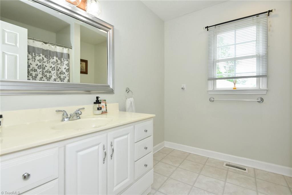 Elon, North Carolina 27244, United States, 2 Bedrooms Bedrooms, ,2 BathroomsBathrooms,Residential,Pending,184379