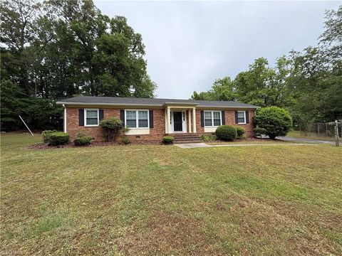 Homes For Rent - 1200 Edgemont Road<br/> Greensboro, NC 27406
