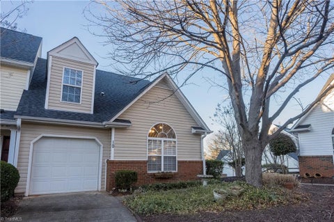 Townhouse For Sale - 10 Hudson Circle<br/> Greensboro, NC 27410