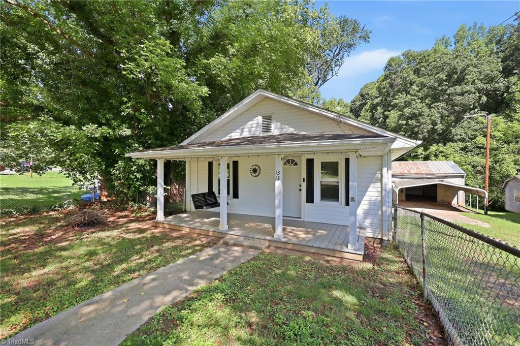 Photo of 1313 Fairfield Drive, Winston-Salem, NC 27127 (MLS # 1229276)