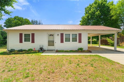 Homes For Sale - 1084 Middlefork Drive<br/> Walnut Cove, NC 27052