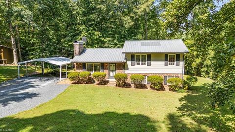 Homes For Sale - 2110 Newell Street<br/> Ramseur, NC 27316