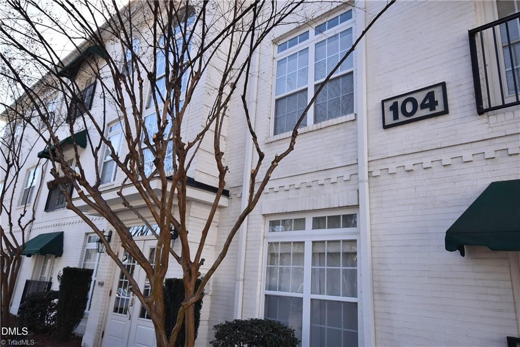 Photo of 104 Sunset Circle #204, Greensboro, NC 27408 (MLS # 1213123)