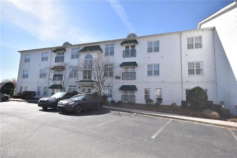 Condo For Sale - 104 Sunset Circle #204<br/> Guilford County, Greensboro, NC 27408