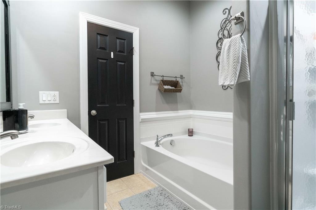 Photo 25 of 32 of 402 Southlake Court townhome