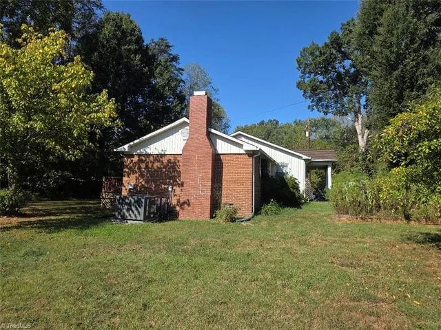 167 Django Drive, photo 4 of 9