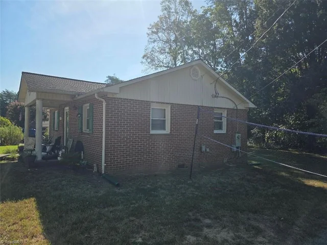 167 Django Drive, photo 3 of 9