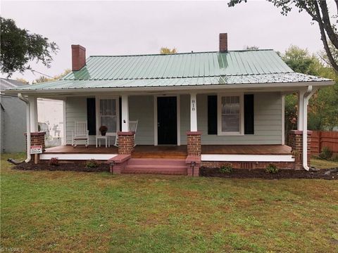 818 W Lebanon Street Mount Airy NC 27030