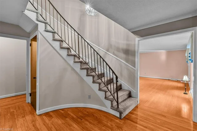 309 Fairidge Drive, photo 5 of 50