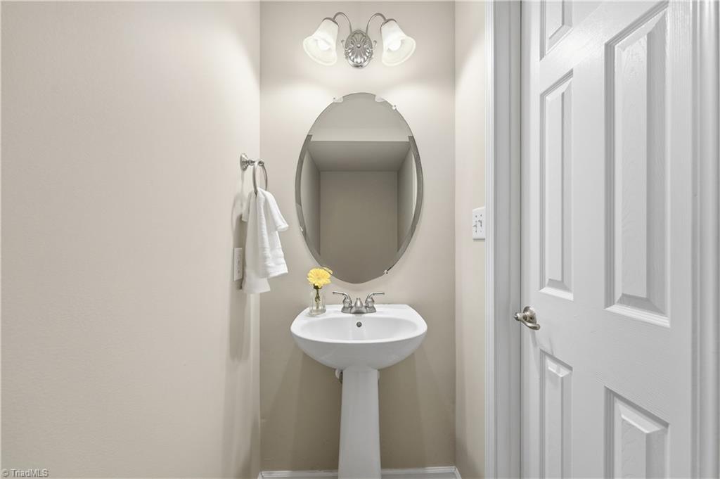 Greensboro, North Carolina 27410, United States, 3 Bedrooms Bedrooms, ,3 BathroomsBathrooms,Residential,Active,233376