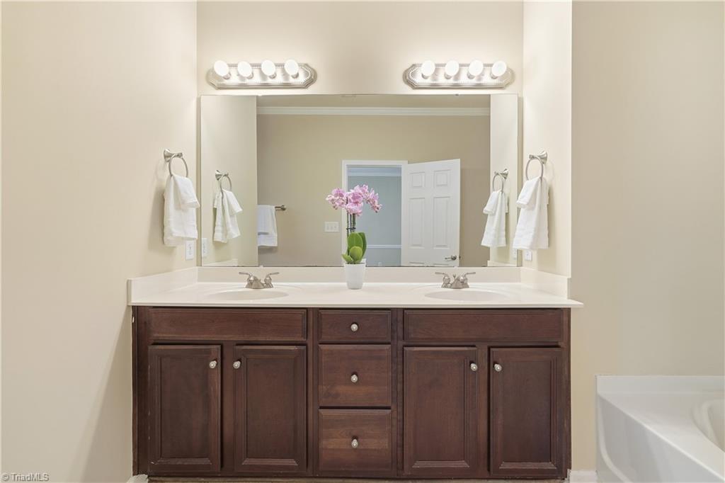 Greensboro, North Carolina 27410, United States, 3 Bedrooms Bedrooms, ,3 BathroomsBathrooms,Residential,Active,233376