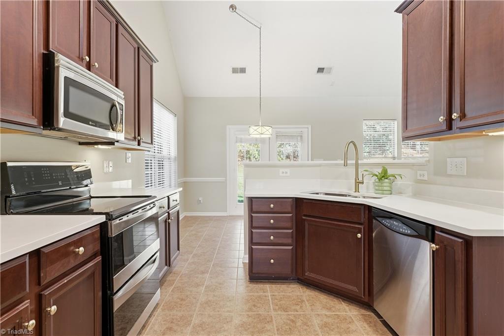 Greensboro, North Carolina 27410, United States, 3 Bedrooms Bedrooms, ,3 BathroomsBathrooms,Residential,Active,233376