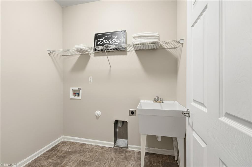 Greensboro, North Carolina 27410, United States, 3 Bedrooms Bedrooms, ,3 BathroomsBathrooms,Residential,Active,233376