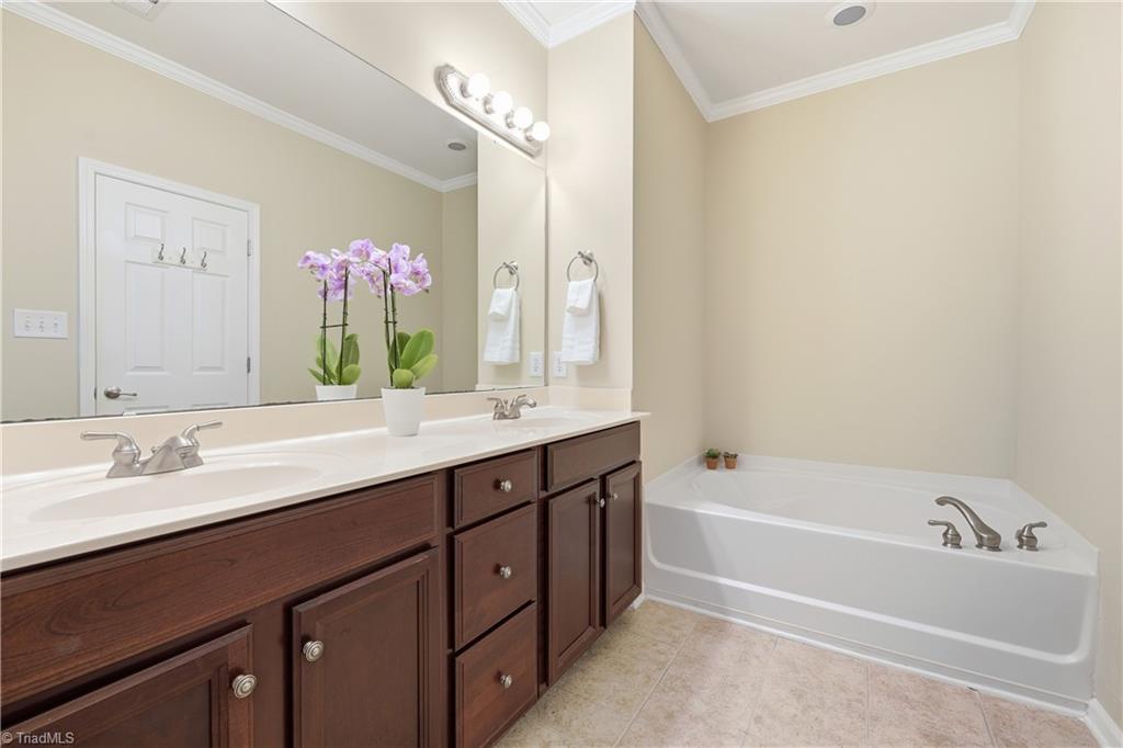 Greensboro, North Carolina 27410, United States, 3 Bedrooms Bedrooms, ,3 BathroomsBathrooms,Residential,Active,233376