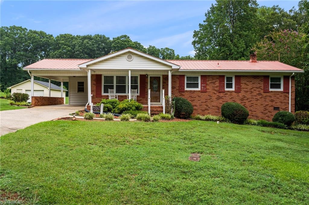Photo of 706 Fairwood Trail, Asheboro, NC 27205 (MLS # 1229289)