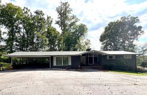 Homes For Sale - 2082 Mountain Valley Church Road<br/> North Wilkesboro, NC 28659