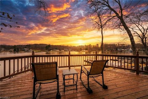 Homes For Sale - 1250 Lake Drive 9<br/> Lexington, NC 27292