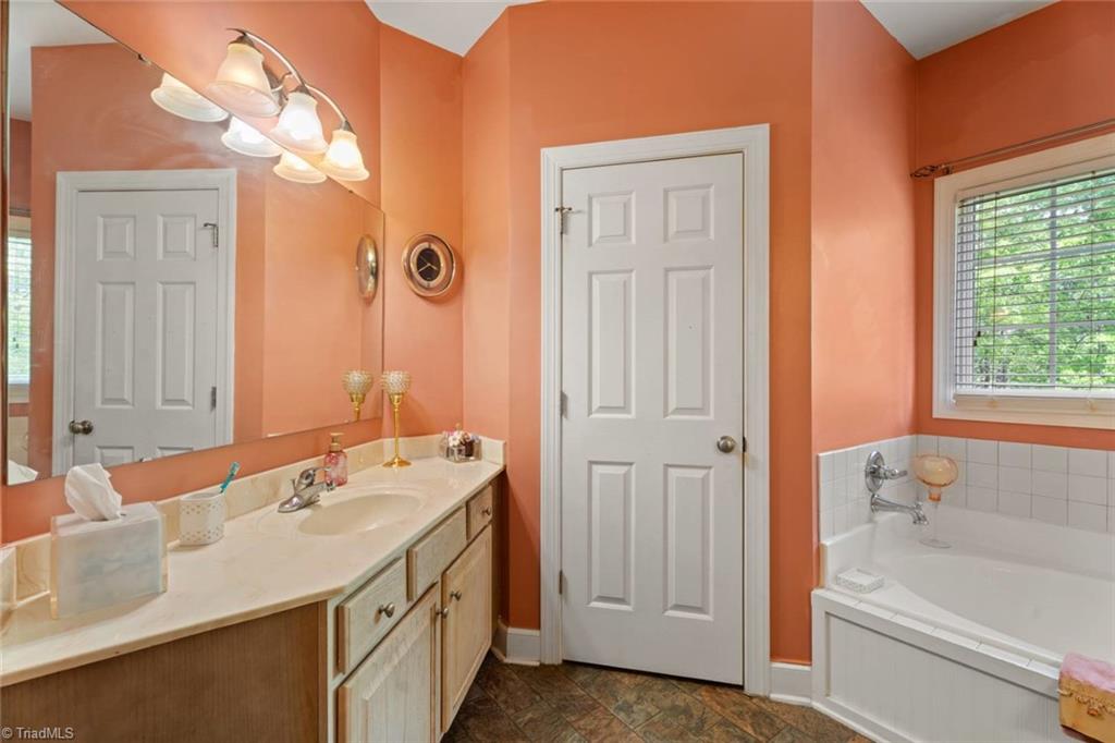 Winston-Salem, North Carolina 27105, United States, 4 Bedrooms Bedrooms, ,3 BathroomsBathrooms,Residential,Active,116986