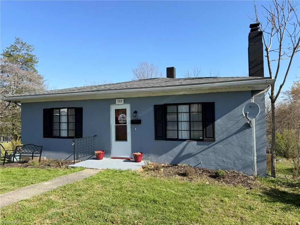 Photo of 722 Maiden Lane, Mount Airy, NC 27030 (MLS # 1222338)