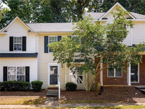 Townhouse For Sale - 3714 Winborne Lane<br/> Greensboro, NC 27410